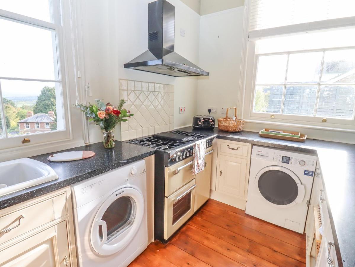 The Manse Studio Villa Malvern Wells Bagian luar foto